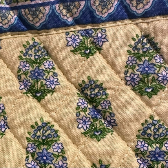 Vera Bradley Medium Tote in Citrus, Button Toggle Closure, Retired 2006 Vintage - Picture 6 of 12